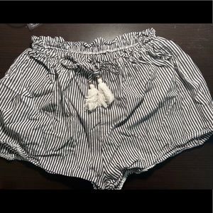 Black and white strips woman shorts